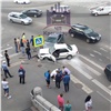 На острове Отдыха водителя «Тойоты» зажало после столкновения с BMW (видео)