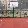 «Напоминает гетто»: красноярцы раскритиковали ремонт баскетбольной площадки