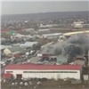 На Караульной загорелось двухэтажное здание с автосервисом и кафе (видео)