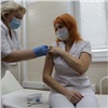 «Чувствуют себя хорошо, жалоб нет»: красноярским медикам ставят вторую прививку от Covid-19