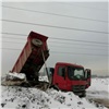 Грузовики со снегом повредили ЛЭП в Красноярске