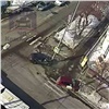 В центре Красноярска столкнулись две «Тойоты», обе вылетели в разные фонарные столбы (видео)