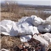 «Здесь — все отходы от благоустройства»: красноярка обнаружила стихийную свалку мусора в Зеленой роще (видео)