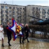 Работники Богучанской ГЭС возложили венки к Мемориалу Победы в Кодинске