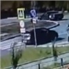 В красноярском Солнечном автомобилист сбил школьницу на пешеходном переходе и скрылся с места ДТП (видео)