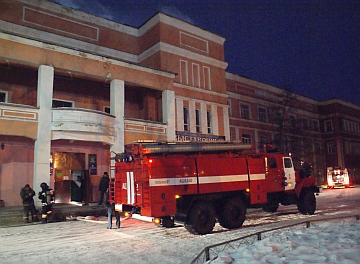 Неосторожный курильщик устроил пожар в абаканском центре народного творчества
