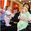 В Красноярске 150 кормящих матерей устроили флеш-моб (фото)