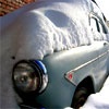 Красноярцев призвали жаловаться на погребенные под снегом во дворах машины (фото)
