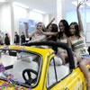 На открытии «МоторЭкспоШоу» VIP-гости поставили «Запорожец» на колеса (фото)

