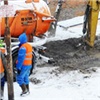 В Красноярске прорвало водопровод, залита проезжая часть (фото)
