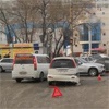 В Красноярске в ДТП пострадали проходившие рядом с местом аварии пешеходы (видео)