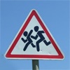 Красноярских чиновников через суд обязали поставить у школы дорожный знак «Дети»