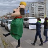 На красноярских улицах ростовая кукла призвала водителей к порядку