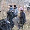 Из красноярского поселка Цементников вывезли 100 кубометров мусора