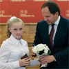 Лев Кузнецов вручил паспорта лучшим школьникам края