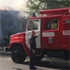 Пожарные ищут людей в охваченном огнем доме на ул. Ленина в Красноярске (видео)