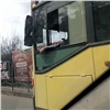 Красноярского маршрутчика уволили после жалобы на курение за рулем (видео)