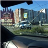 На 9 Мая в Красноярске полицейская «ГАЗель» после ДТП повалила столб (видео)