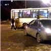 В центре Красноярска пассажиры автобуса избили виновника ДТП (видео)
