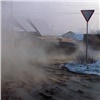 В красноярской Николаевке из-за коммунальной аварии затопило улицу (видео)