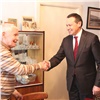 Мэр от имени Путина поздравил красноярского ветерана с 90-летием