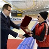Зеленогорский ЭХЗ поздравил с 85-летием ветерана-конькобежца