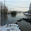 В красноярском Северном затопило проезжую часть (видео)