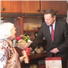 Мэр поздравил красноярскую труженицу тыла с 90-летием