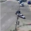 В центре Красноярска водитель сбил двух пешеходов (видео)