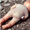В Шушенском ищут мать обнаруженного в подъезде мертвого младенца