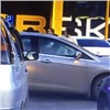 Автоледи устроили потасовку на парковке красноярского ТЦ (видео)