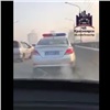 «Красиво поступили»: Инспекторы отбуксировали заглохший на Коммунальном мосту ВАЗ (видео)