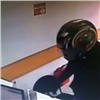 Лжемотоциклист с ненастоящей кислотой ограбил два офиса микрозаймов (видео)