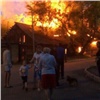 «Сгорел за 7 минут»: на Калинина огонь уничтожил заброшенный дом (видео)