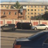«Не каждый опытный так сможет»: в Красноярске опрокинулся автомобиль водителя-новичка