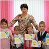 Красноярский педагог учит детей «выцарапывать» картины и рисовать на воде