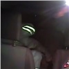 Буйный ачинец головой разбил окно в машине ДПС (видео)