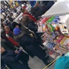 «Шли напролом»: жители Ачинска устроили давку на открытии гипермаркета