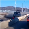 Лихач на ВАЗе разбился об ограждения на Николаевском мосту (видео)