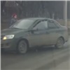 В Красноярске школьник-нарушитель выбежал на дорогу и перелетел через капот машины (видео)