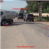 Подросток на мопеде столкнулся с грузовиком в Красноярске