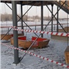 Сломанные качели на правобережной набережной Красноярска починят по гарантии