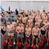 Красноярцы установили рекорд России по массовому обливанию холодной водой. Вылили 4 тонны воды (видео)