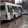 Красноярцы жалуются на утопающие в грязи и лужах остановки (видео)