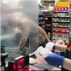 В красноярских супермаркетах установили защитные экраны между кассирами и покупателями (видео)