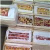На красноярском рынке нашли персики с плодожоркой. Фрукты сожгли