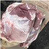 «Торговля велась из багажника авто»: на незаконном рынке в Красноярске нашли опасную свинину