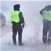 «За городом холоднее»: дорожные полицейские выехали патрулировать трассы и обещают помогать водителям