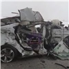 Регистратор снял жесткую аварию возле Боготола: в разбившемся о фуру Hyundai погибли двое (видео)
