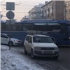 На перекрестке Ленина-Робеспьера автобус столкнулся с такси: движение в центре парализовало (видео)